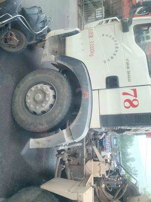 老水口电动车与搅拌车道路纠纷引发交通堵塞