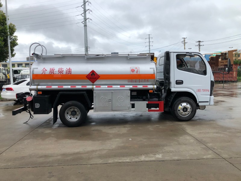 国六东风多利卡4.5方油罐车 高效安全，包上户省心之选