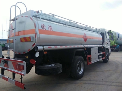 东风天锦加油车 高效散装粉运输解决方案