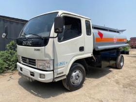 大连流动加油车与搅拌车 城市建设中的重要伙伴