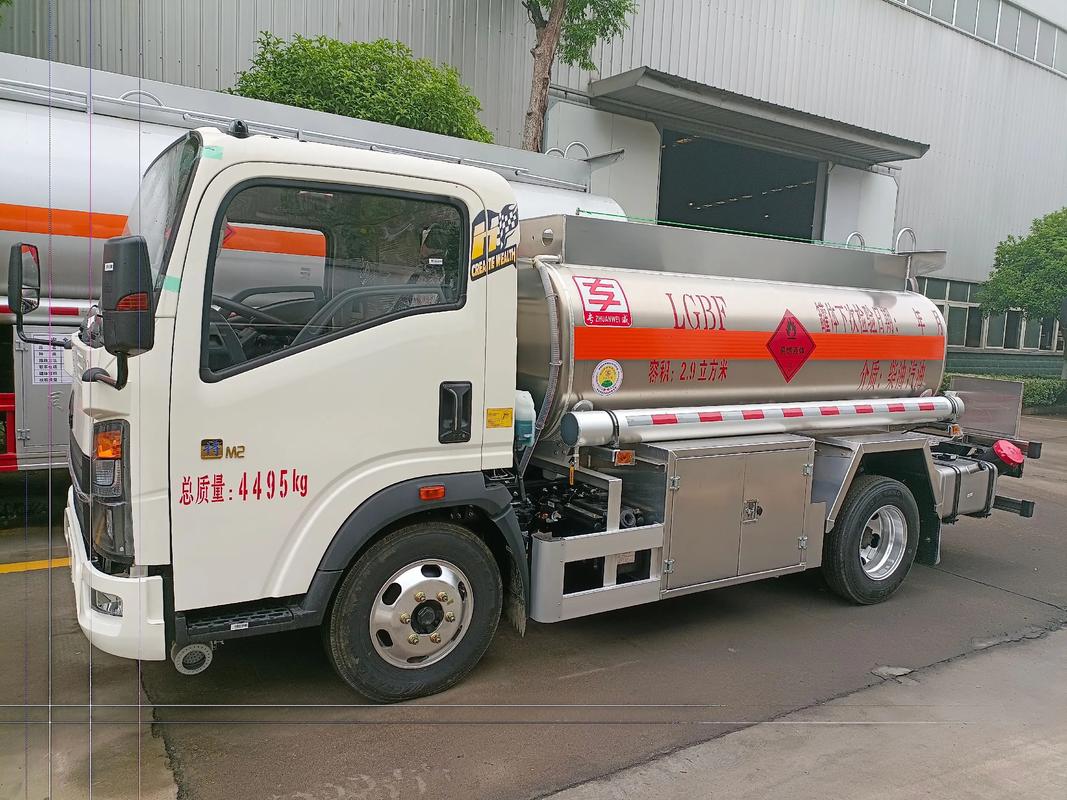 蓝牌5吨油罐加油车 灵活高效的柴油配送解决方案