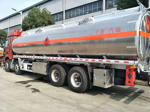 湖南岳阳小型加油车报价解析 为何成为搅拌车用户的实惠之选？